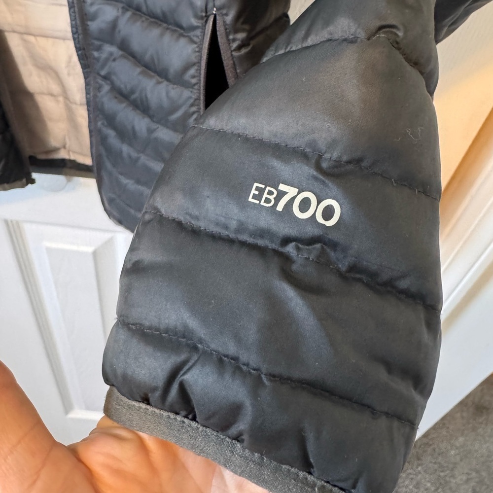 Eddie Bauer Women’s Black Puffer Jacket EB700 Series Size Small Broken Zipper - Picture 5 of 13